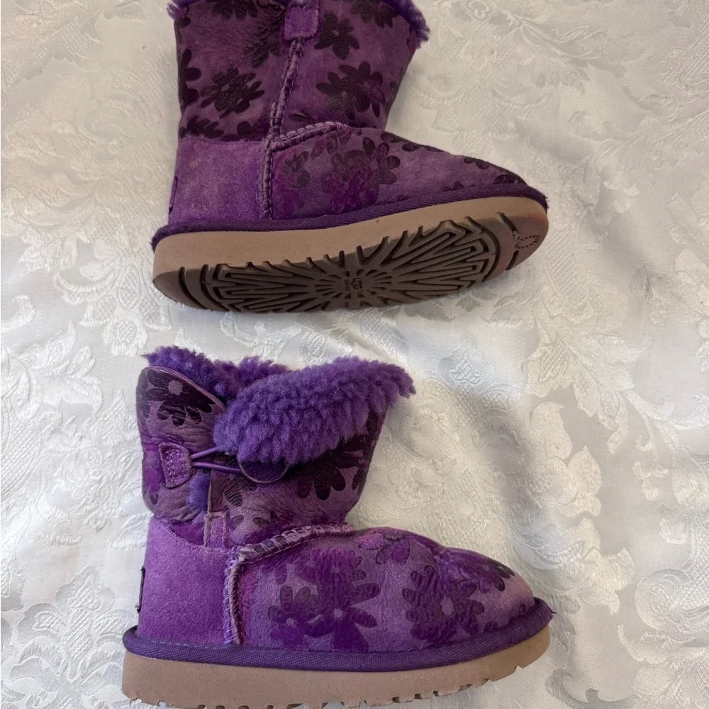 Ugg Bailey Button Boots‎ Purple Flower Kids Size 9 Cozy Comfort